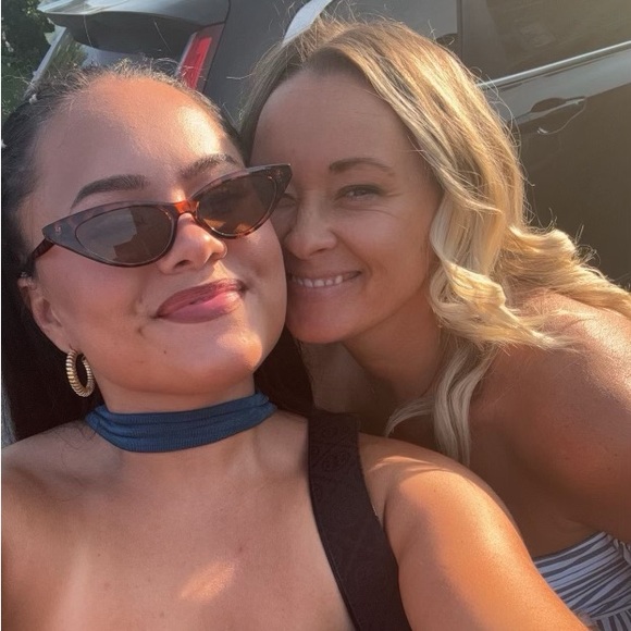 Meet your Posher, Cassie - Picture 6 of 14